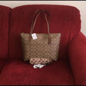 Coach 4455 Zip Top Tote - NWT - INCLUDES MATCHING UMBRELLA! BEST PRICE EVER!